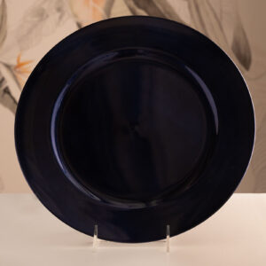 Cobalt blue Eventus Orlando charger plate.