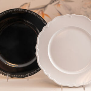 Eventus Orlando Rental Scalloped Charger Plates