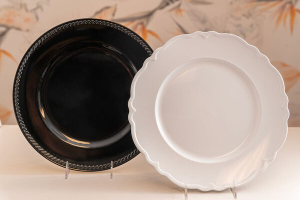 Eventus Orlando Rental Scalloped Charger Plates