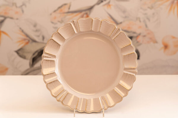 Eventus Orlando Rental Scalloped Trim Charger